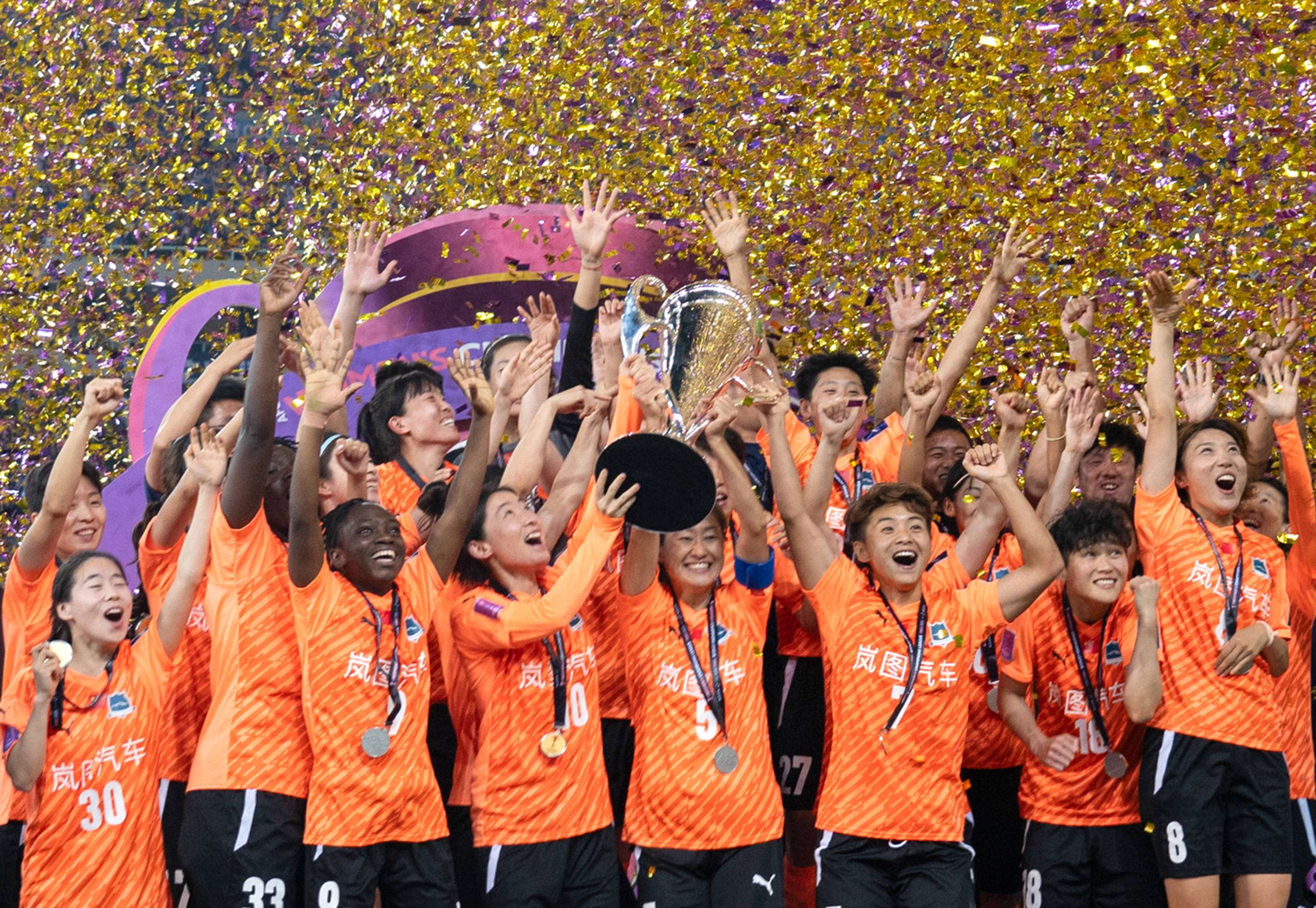 亚洲球员在关键比赛中展现出高超技艺